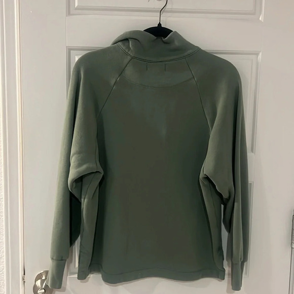 Free Assembly Pullover Size M - Picture 2 of 2